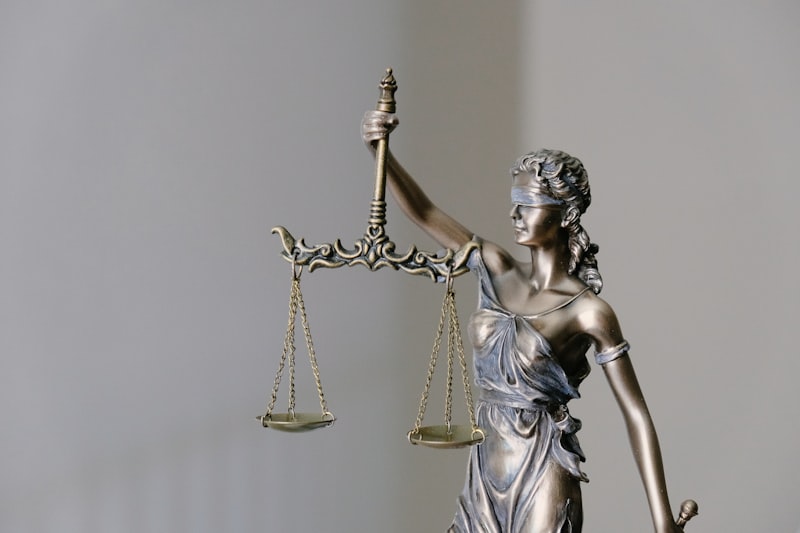 Martelo da justiça sobre mesa